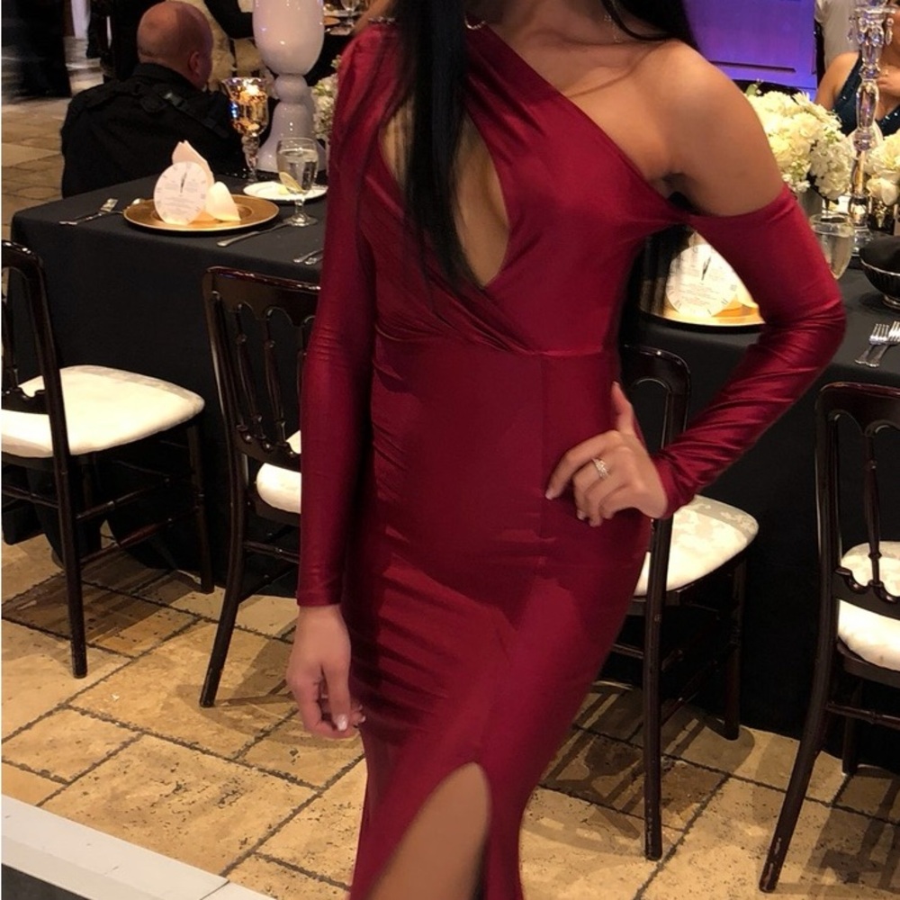 Xtaren Red Asymmetrical One-Shoulder Bodycon Dress